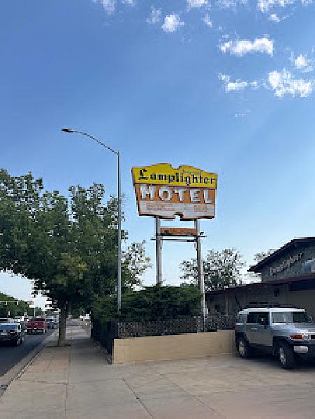 Lamplighter Motel